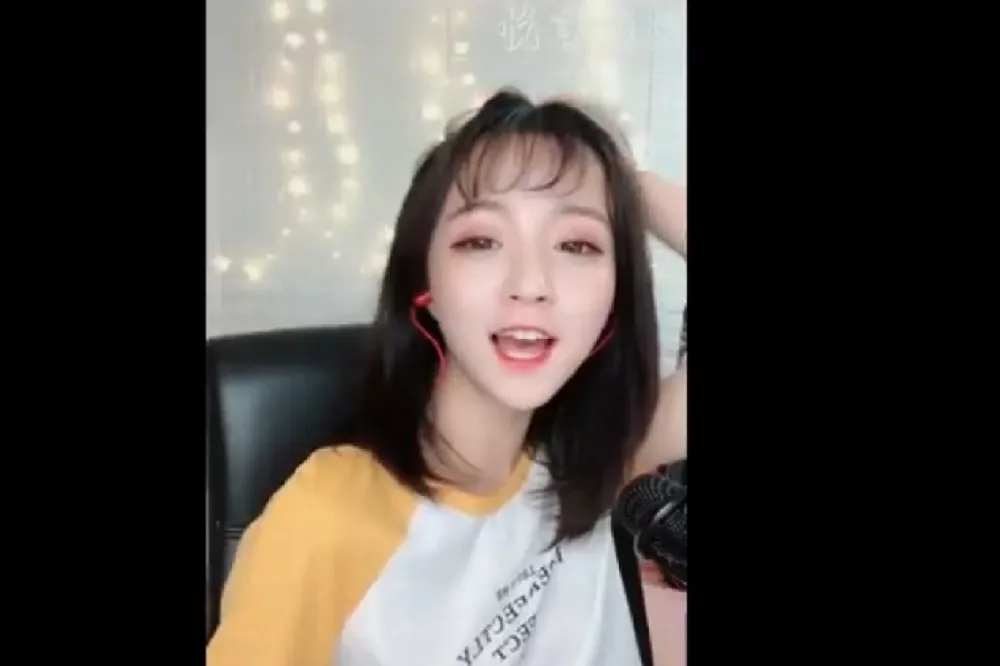 嘻皮笑臉唱國歌　中國網紅遭行政拘留5天