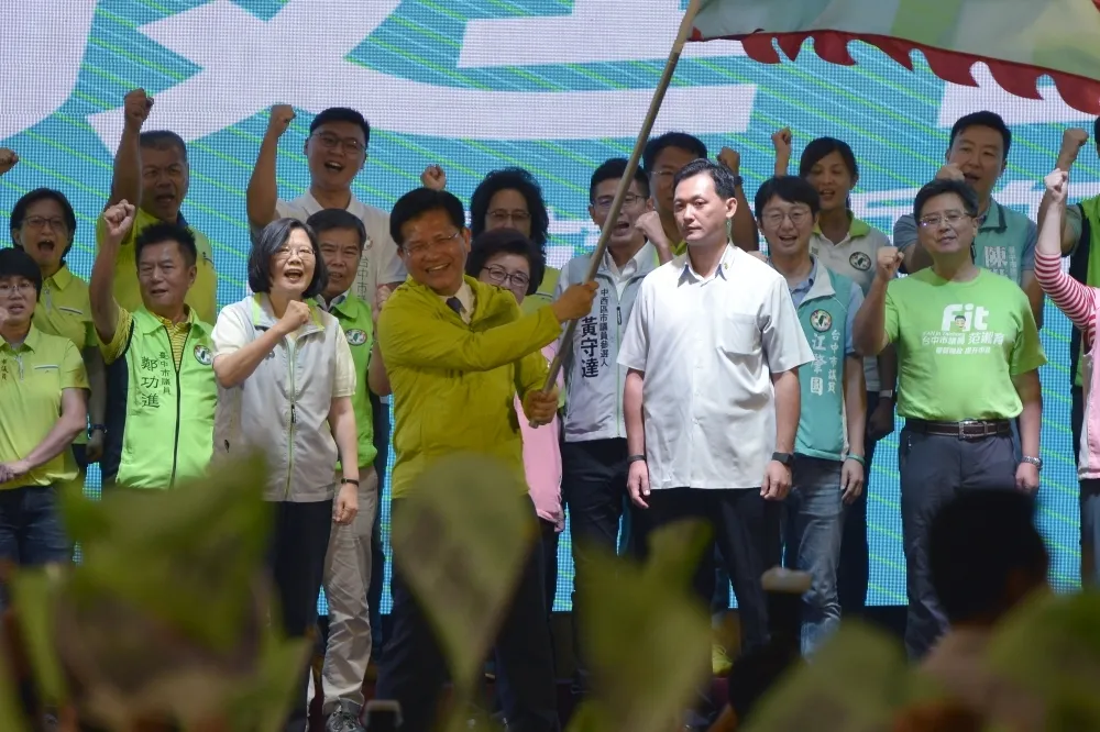 【龍燕相爭】最新民調：過半台中市民看好林佳龍當選　支持度勝盧秀燕10%