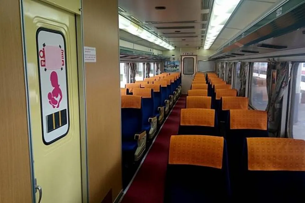 【占用哺乳室近2個月】通勤媽媽被列車長關切　寫文公審遭反擊　