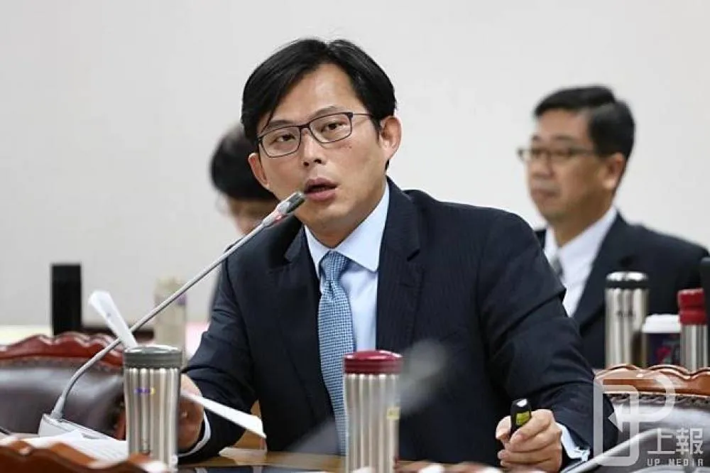 【慶富案究責】別以為可以拍拍屁股走人　黃國昌6日具狀告發簡太郎和蔡慶年　