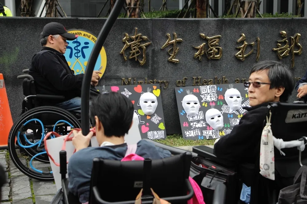 連ok繃廣告都要事前審查　衛生署也管太多