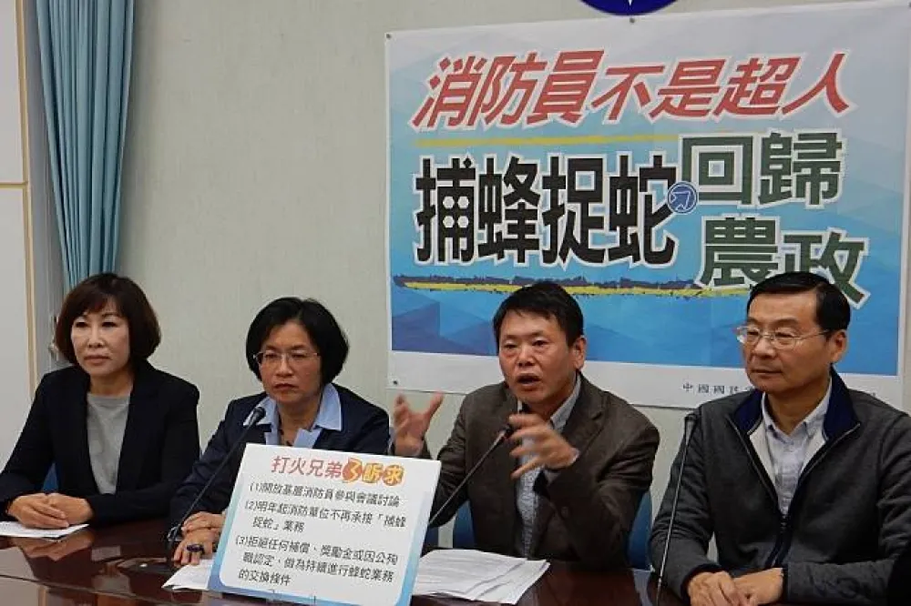 拒讓消防員捕蜂捉蛇　藍委要賴清德「做功德說」道歉