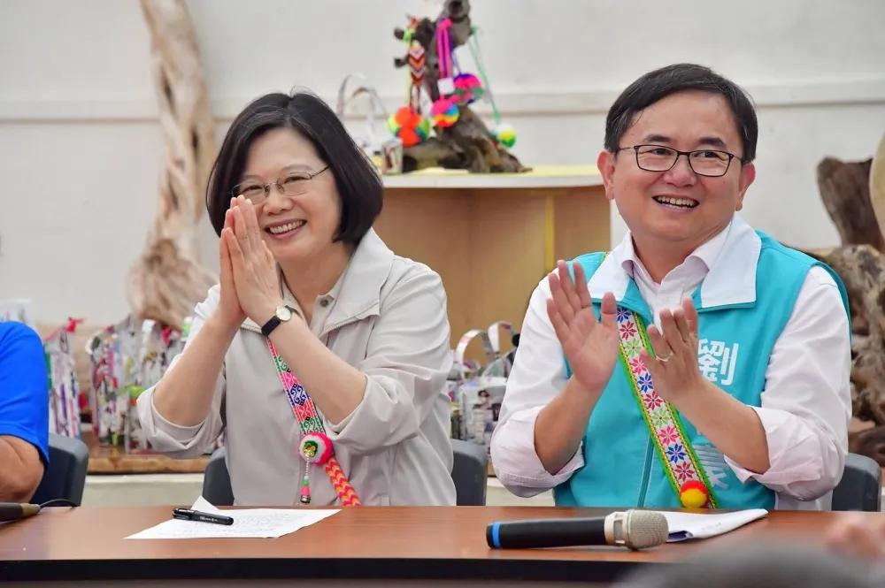 劉櫂豪大學時不太上老師蔡英文的課　和同學許立明在街頭抗議中相識