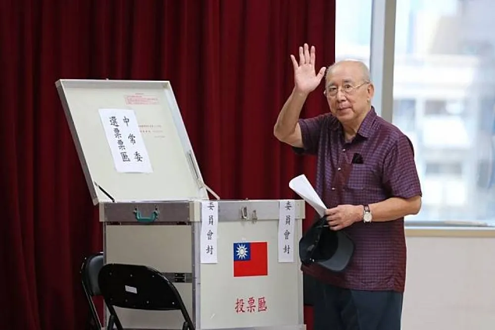 國民黨中常委49搶32　前主席吳伯雄忽然現身投票