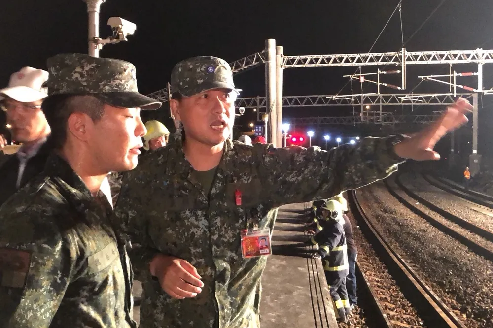 【普悠瑪出軌】逾百傷者分送宜蘭4醫院　動員120名國軍救援