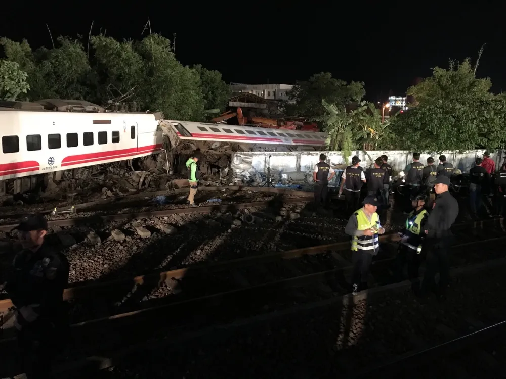 普悠瑪翻車釀18死　賴揆2230進駐中央災害應變中心