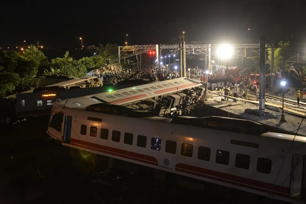【台鐵36年前最慘事故】列車翻河床釀30死130傷　自強號當場報廢