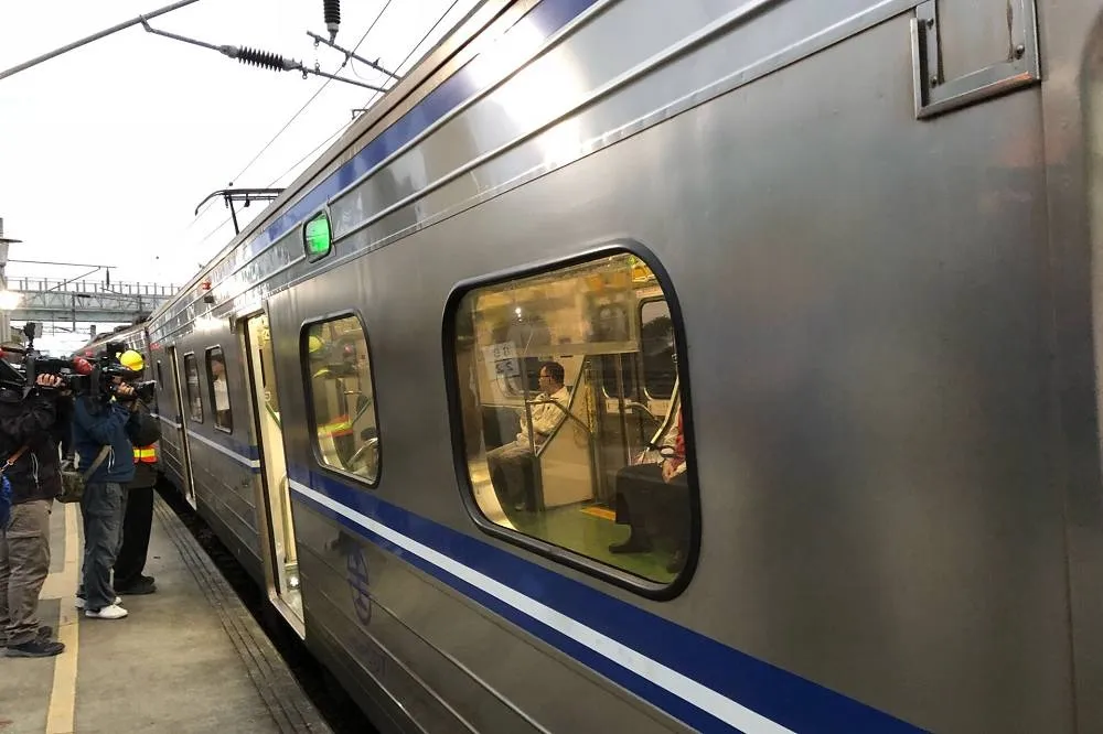 【普悠瑪出軌3天內】台鐵搶修不中斷　新馬車站24日05:54雙向首班通車