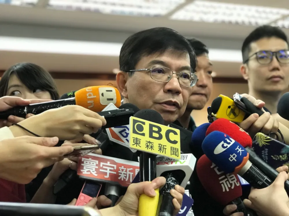 【立院直播】立委追問普悠瑪事故　交通部長請假挨批