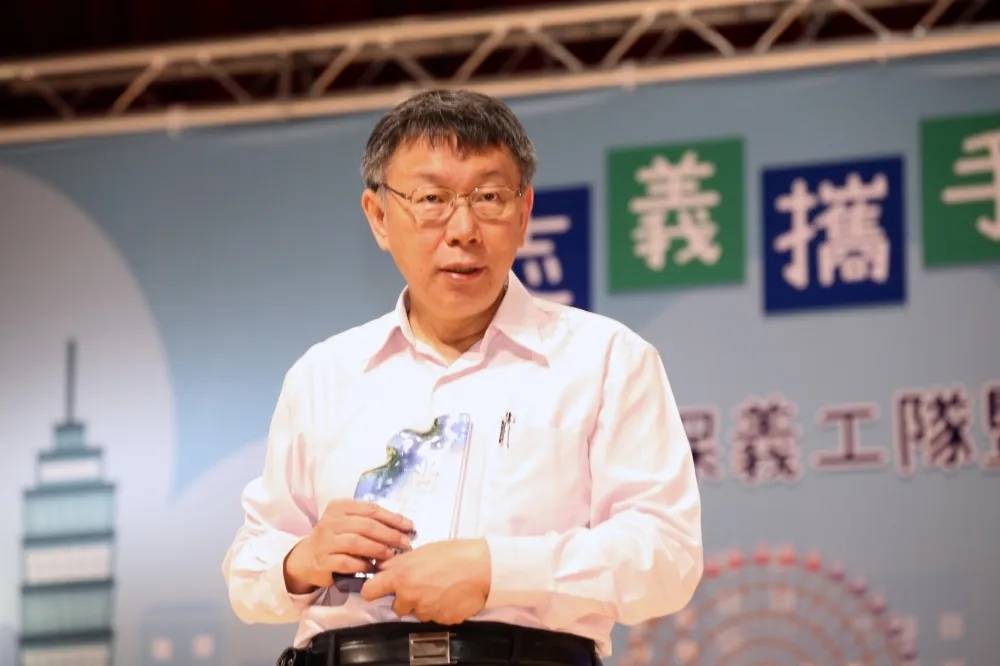 投書：抓一群綠　弄些藍　抹一堆紅會變成什麼？
