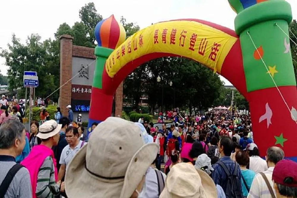 【99重陽變生存遊戲】搶摸彩券濺血意外　柯P道歉：估計錯誤