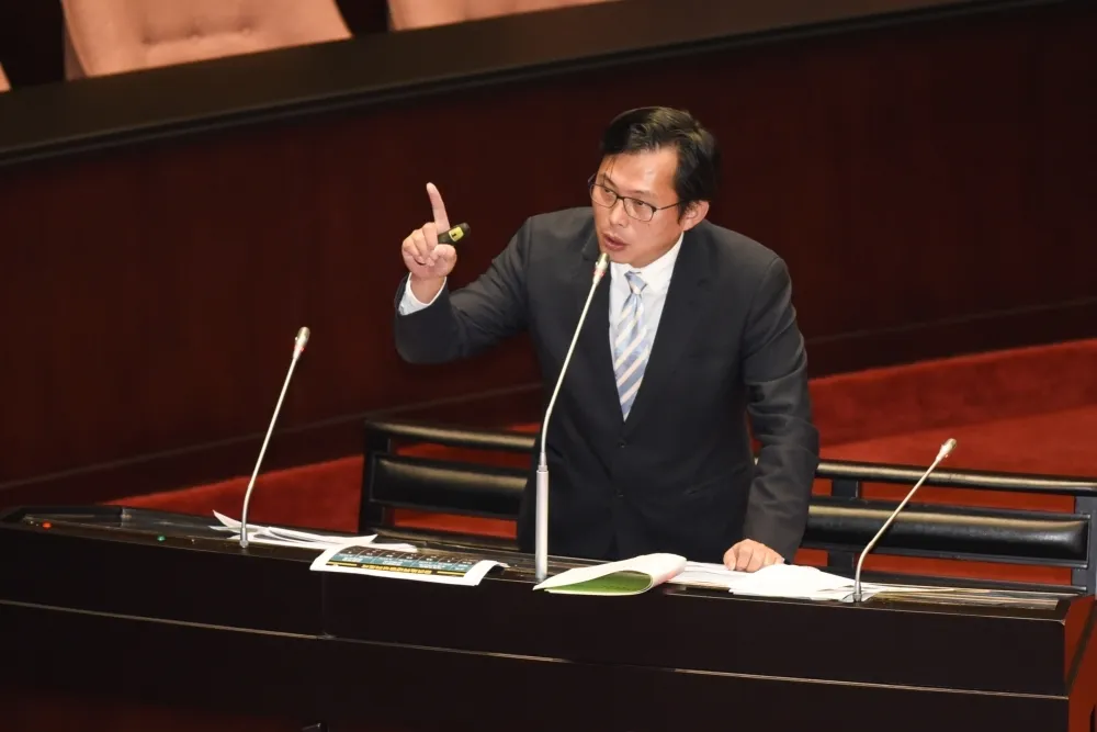 普悠瑪ATP「插頭未插」沒啟用　黃國昌怒轟台鐵：不要再說謊了