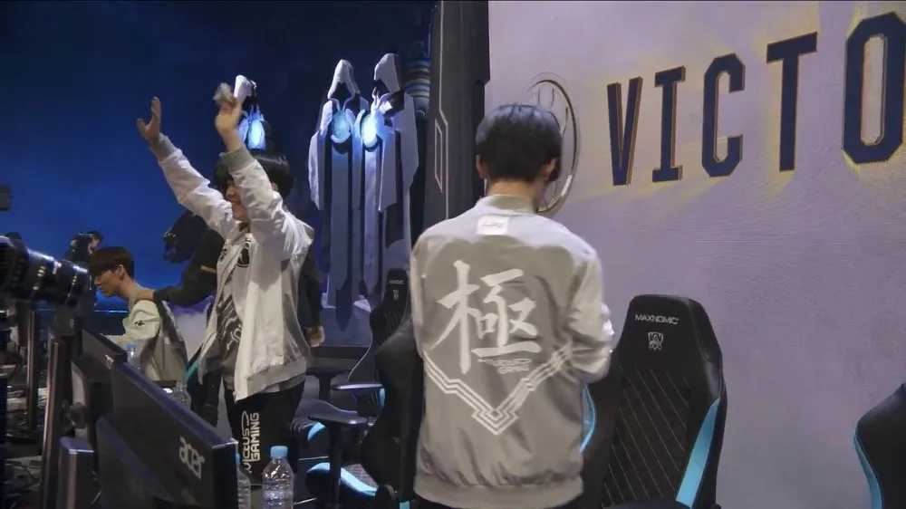 【2018世界賽】四強賽Day1 Game3：TheShy被住照樣殺成魔　IG直落三拿下決賽門票