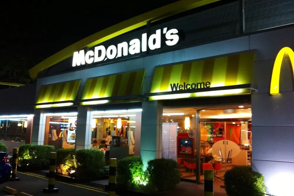 破壞家庭感情的高手！麥當勞替你鎖住用餐時的手機