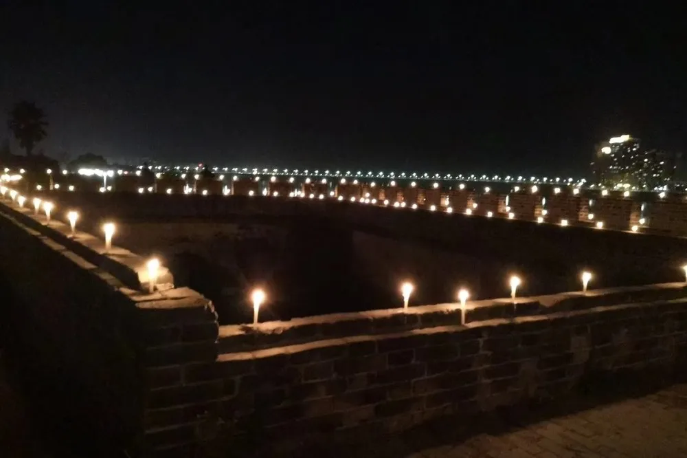 湖北襄陽城為金庸逝世點燈　作品共提及260餘次