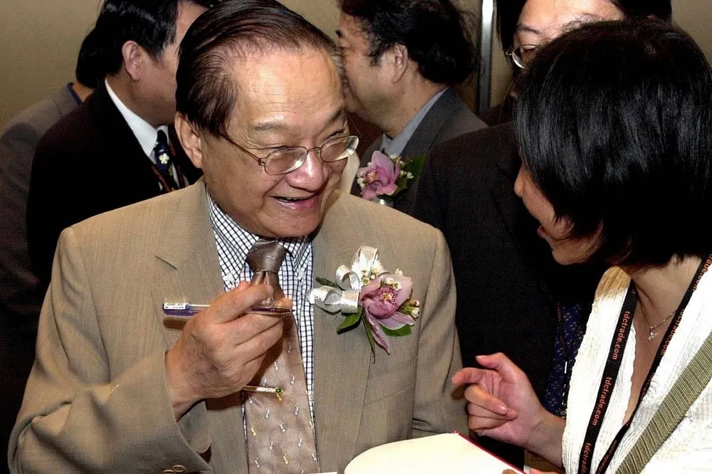 劉仲敬點評年輕金庸：「領便當」的投機小粉紅