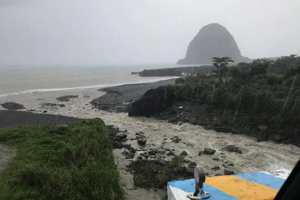 玉免減弱成熱帶性低氣壓　蘭嶼斷糧危機未解除