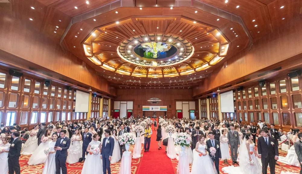 帶頭衝刺結婚率　中華電信集團結婚72對新人大曬恩愛