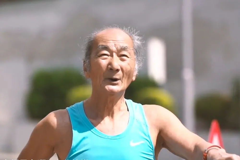 為身體健康跑步40年不輟　81歲香港馬拉松選手：「我會一直跑到生命的終點」