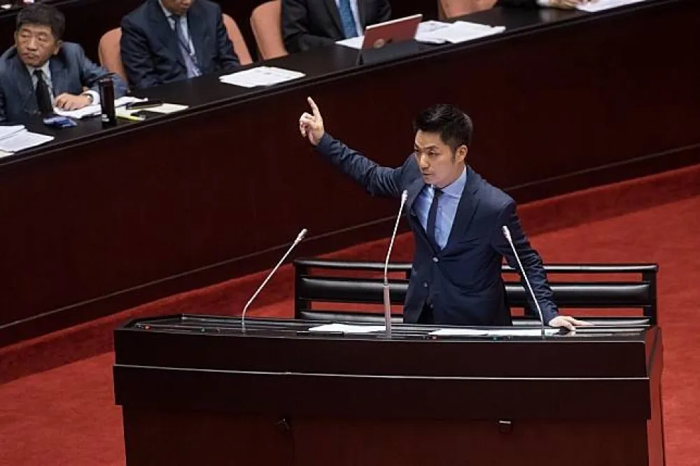 【好大官威】部長爬山帶一堆將領　馮世寬：發揚運動風氣非常重要