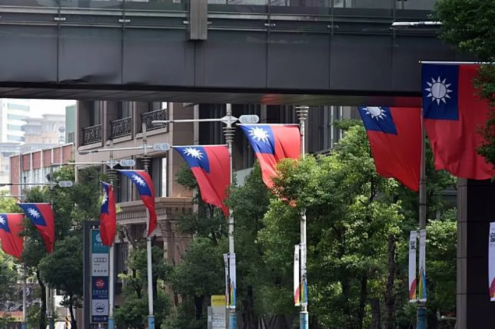國慶大典中央地方互別苗頭　朱立倫自辦升旗典禮