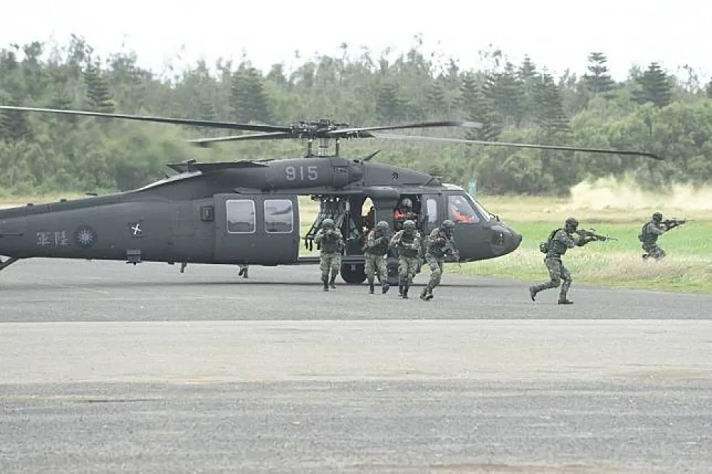 黑鷹直升機具執行戰力驗證　突擊作戰隊年底成軍