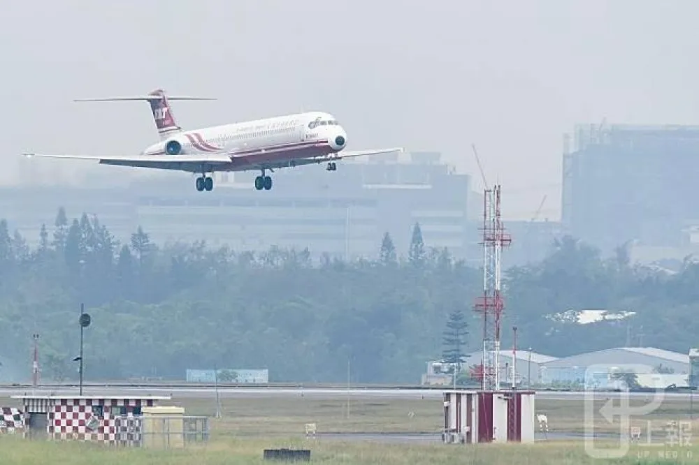 遠航兩飛機擦撞延誤3航班　尾翼受損照曝光才承認  　