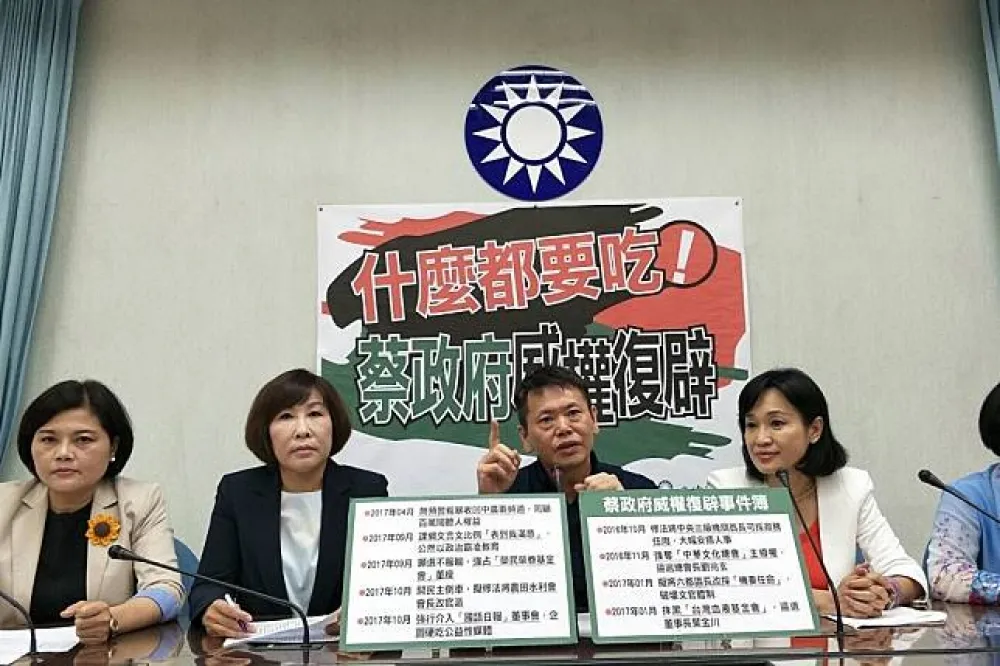 【官派董事藍換綠】國民黨怒批蔡「如朕親臨」　民進黨稱「撥亂反正」