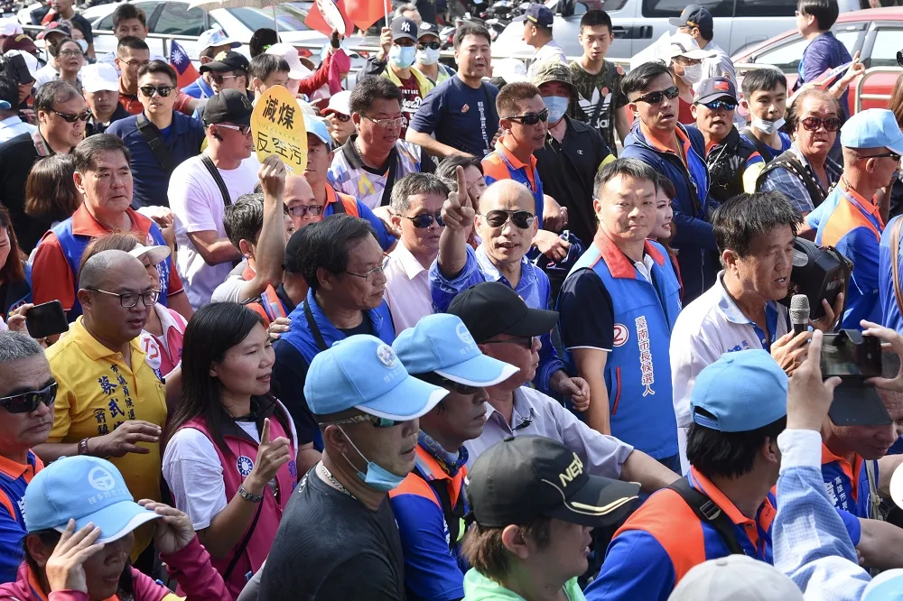 【高雄反空污】遊行變造勢會　韓國瑜陳其邁兩派尬人氣爆火氣