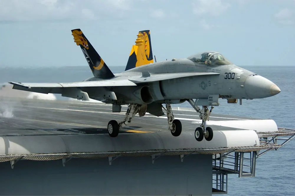 【一月內兩事故】美雷根號航母艦載「大黃蜂」戰機墜毀　2飛行員平安彈射逃生