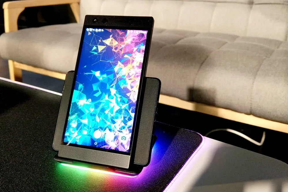 【新品直擊】遊戲中毒者必須擁有的手機！Razer Phone 2經典三頭蛇顏色由你來決定
