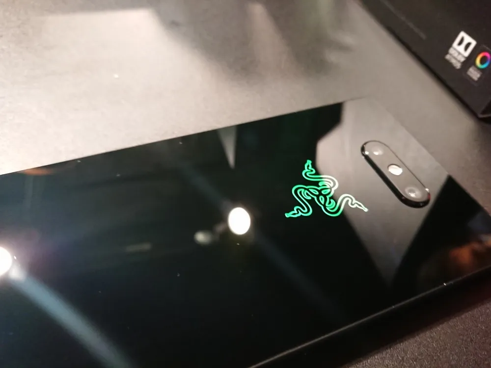 重度玩家福音！　為遊戲而生120Hz螢幕Razer Phone 2正式登台