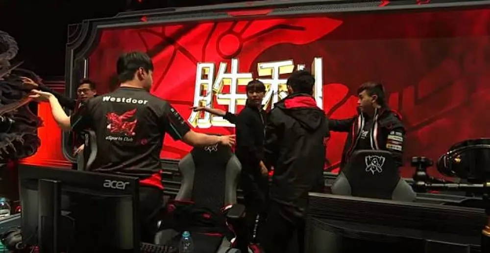 【世界大賽】跌破全球專家眼鏡　台灣戰隊ahq擊敗中國EDG奪下首勝！