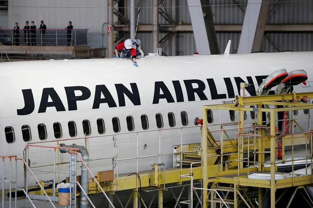 空安亮紅燈　日本航空、全日空機師喝茫險上路　