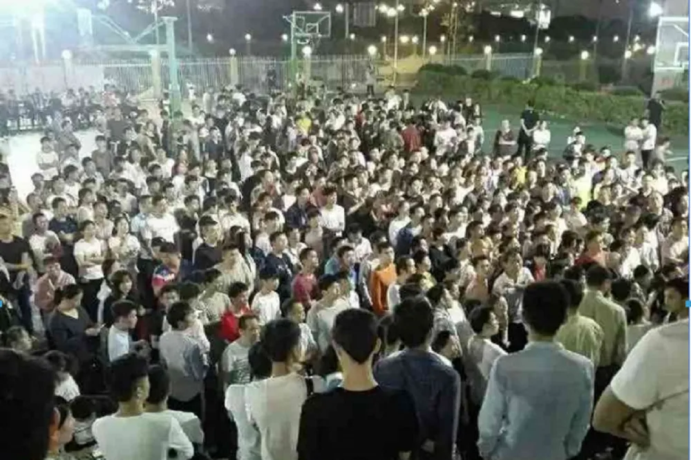 貿易戰加iPhone銷量大減　蘋果供應商爆裁員中國廠8000人、引抗議潮