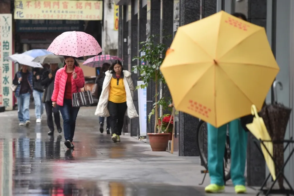 【暴雨東移】台東下午停班停課　下周又有颱風生成