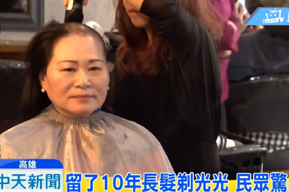韓國瑜選前之夜徵百禿　女粉不惜剃光10年長髮響應