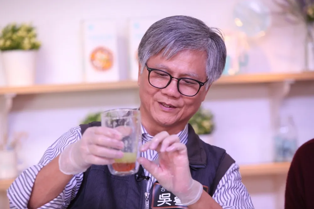 【直播】蜂蜜檸檬大對決！　吳蕚洋 vs. 權威營養師跨界對談