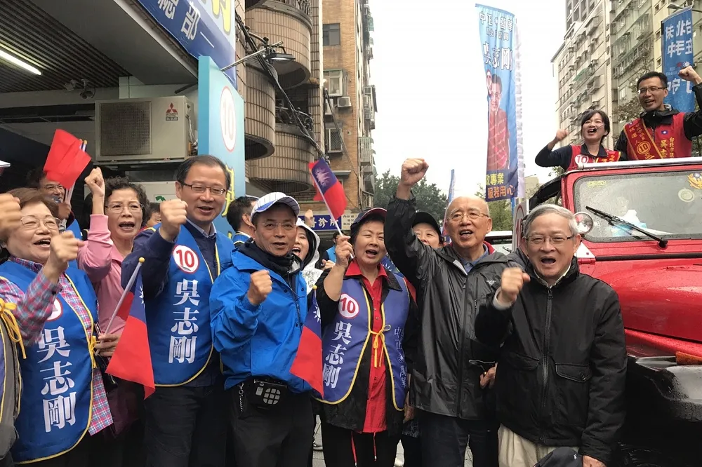 吳志剛選情緊繃　吳伯雄出馬拜票挺兒：他沒做好打雷最好躲起來