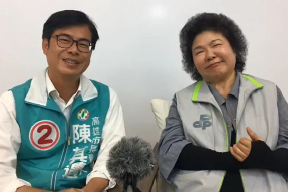 花媽其邁首度合體直播「聊接棒」　6小時超過11萬人觀看