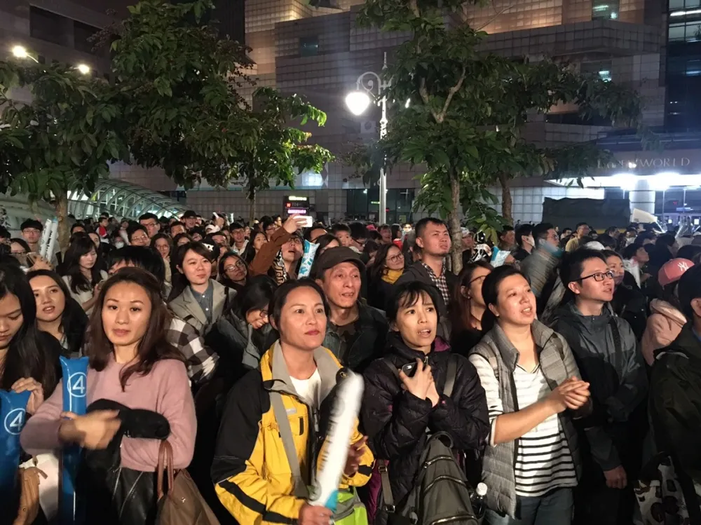 【選前之夜直播】柯文哲告急催票！　5萬柯粉湧四四南村力挺