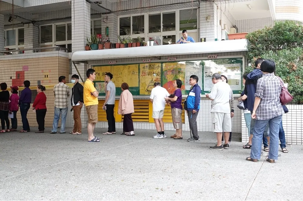 【九合一選舉】台灣選民熱情、和平　美媒：感動中國留學生、外國遊客