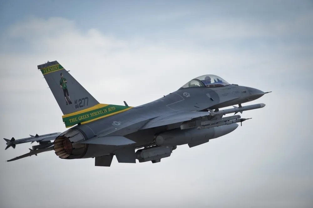 【轉職郵局】為私會曖昧女友　美空軍上校偷開F-16戰機遭勒令解職
