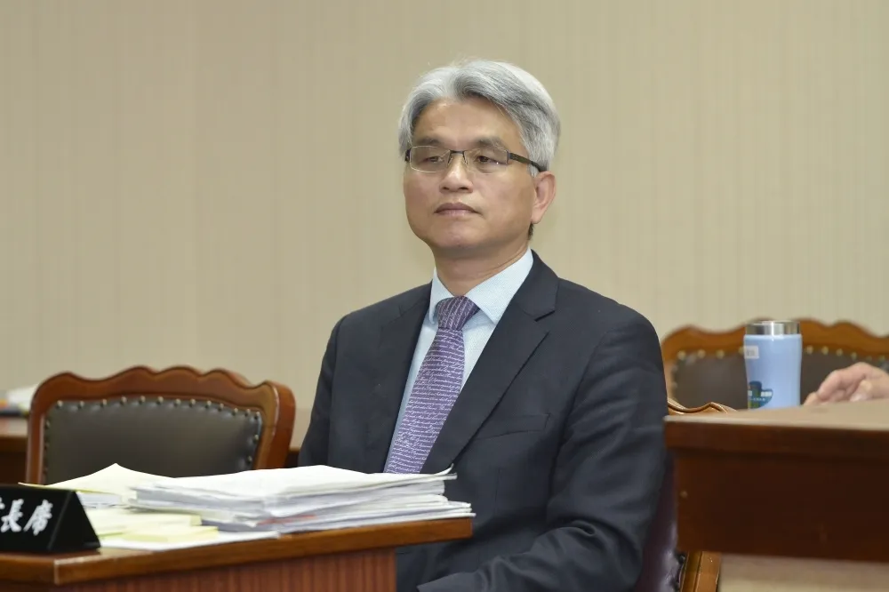 【可領30萬年終】陳英鈐請辭「拖過11月30日」　中選會澄清：照程序走