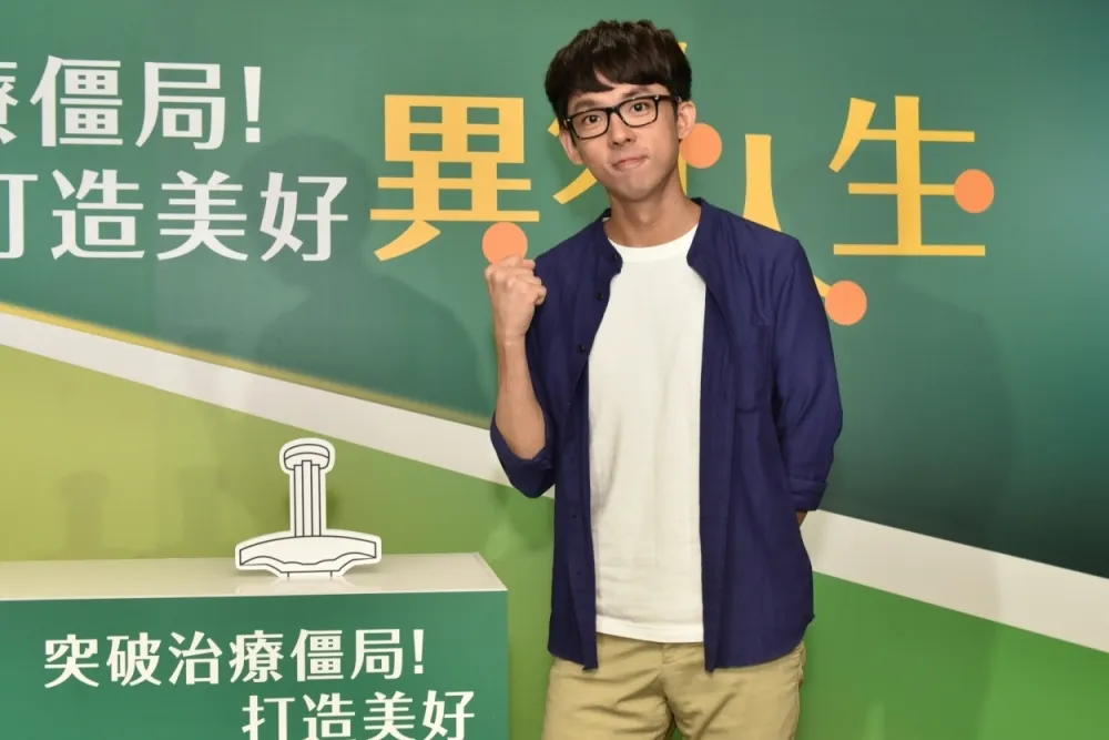 飽受異位性皮膚炎所苦　阿滴鼓勵積極治療不放棄