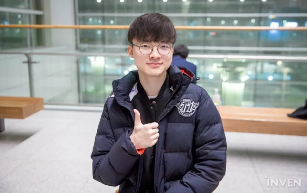 【英雄聯盟】Faker談全明星賽：「我在考慮前滾翻或後滾翻，我還可以側翻。」
