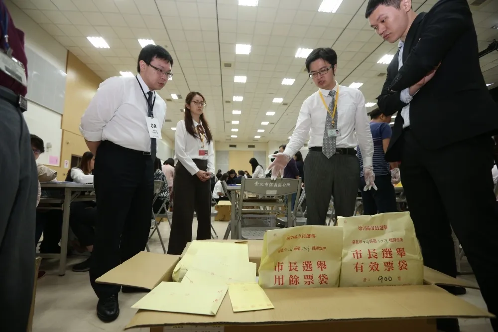 【驗票人員偷偷說】「兩人消長不到10票」　丁守中翻盤機會低