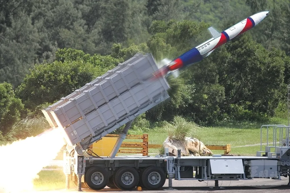 【獨家】11年後首度以戰備彈射擊驗證　射程600公里雄二E飛彈明年實測　