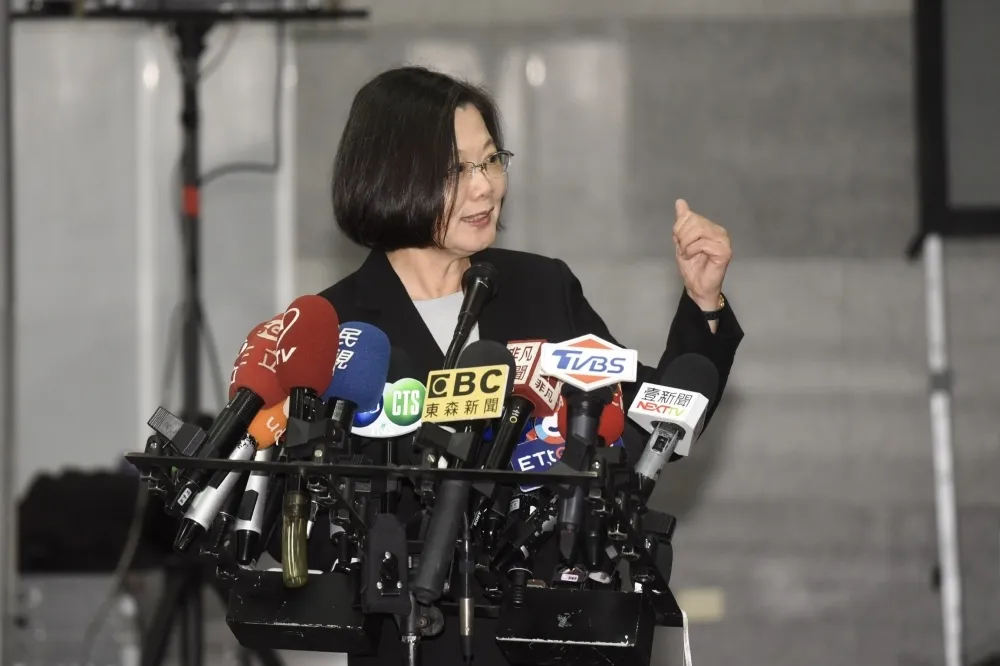 蔡英文苦尋後悔藥　賴清德濫服止痛丹    
