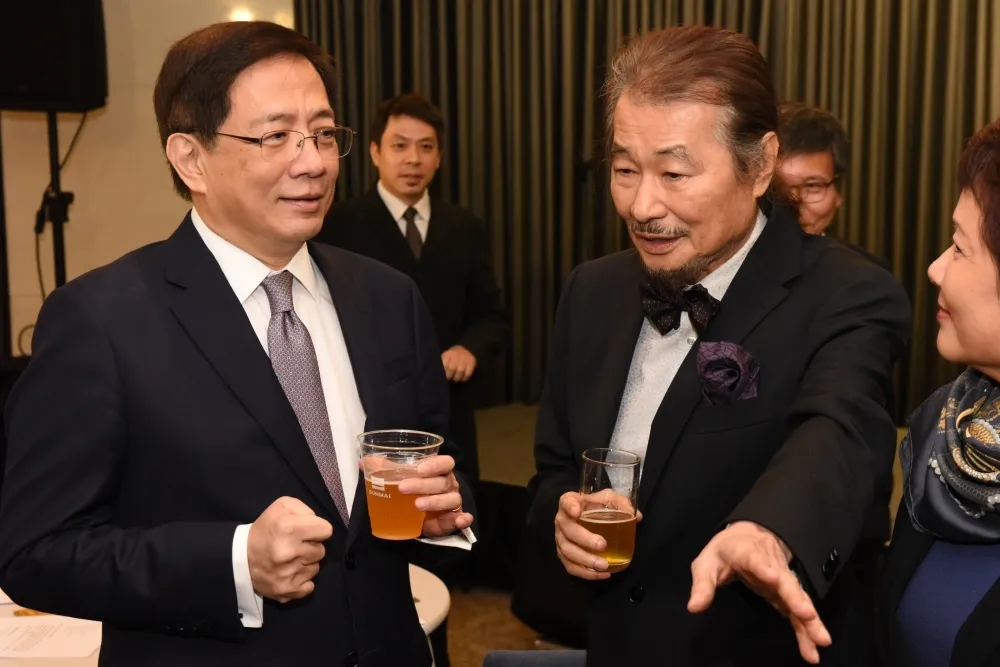 【學他的堅定優雅】管中閔現身挺施明德　自爆主席這樣說「拔管」